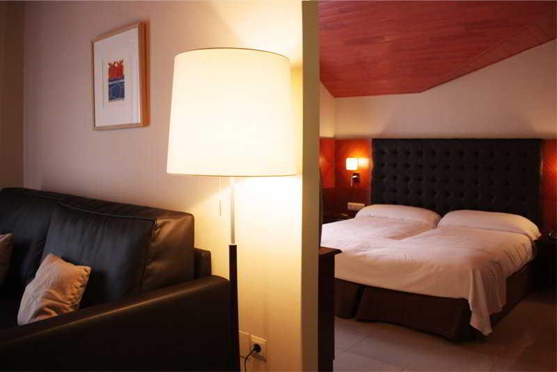 Hotel Mu La Cortinada Extérieur photo