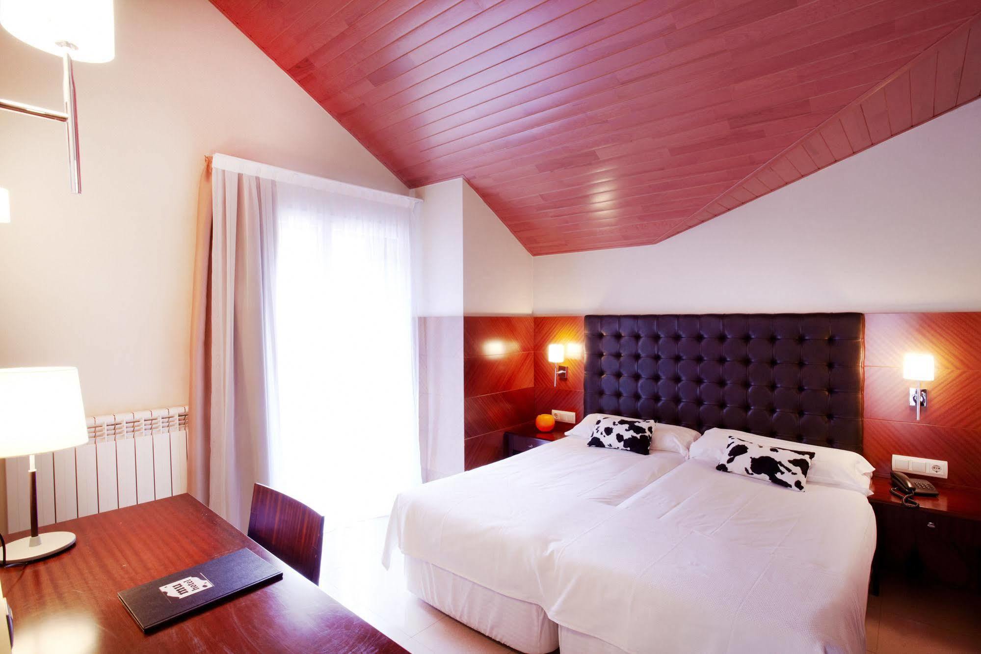 Hotel Mu La Cortinada Extérieur photo