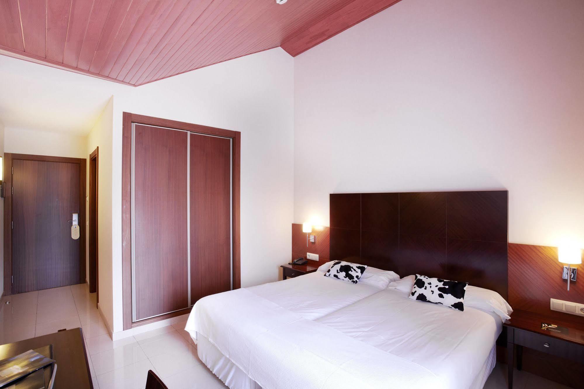 Hotel Mu La Cortinada Extérieur photo